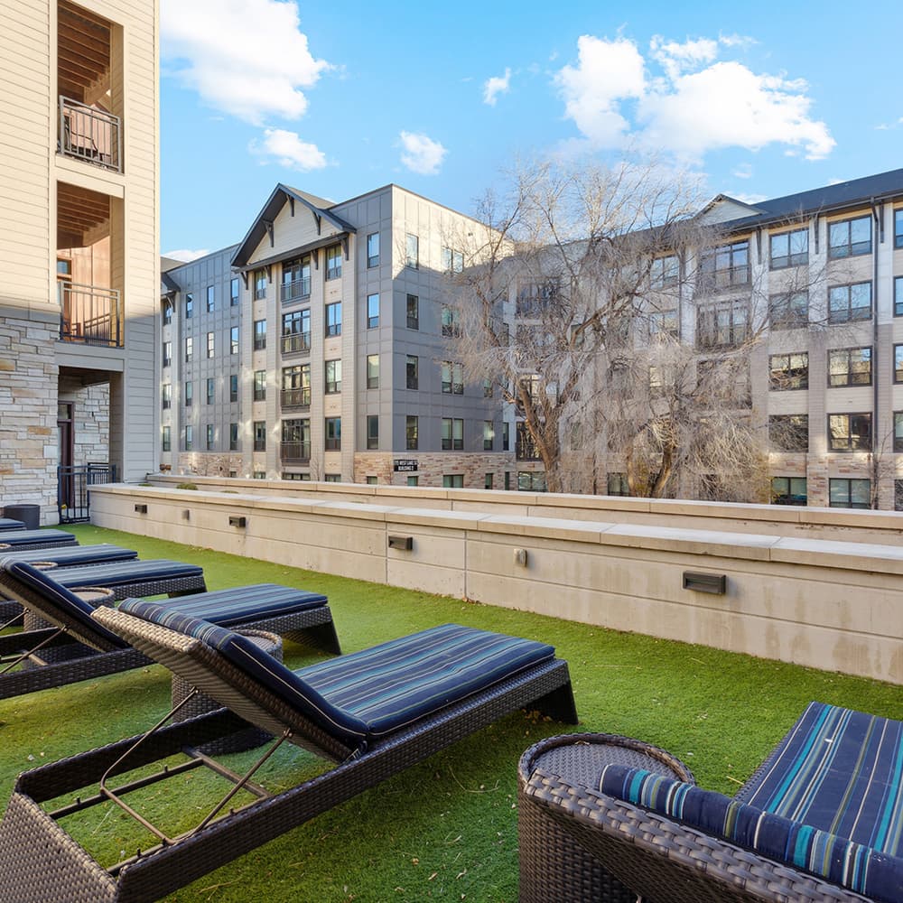 Outdoor-Lounge-01-Stadium-Apartments-Fort-Collins-CO-12